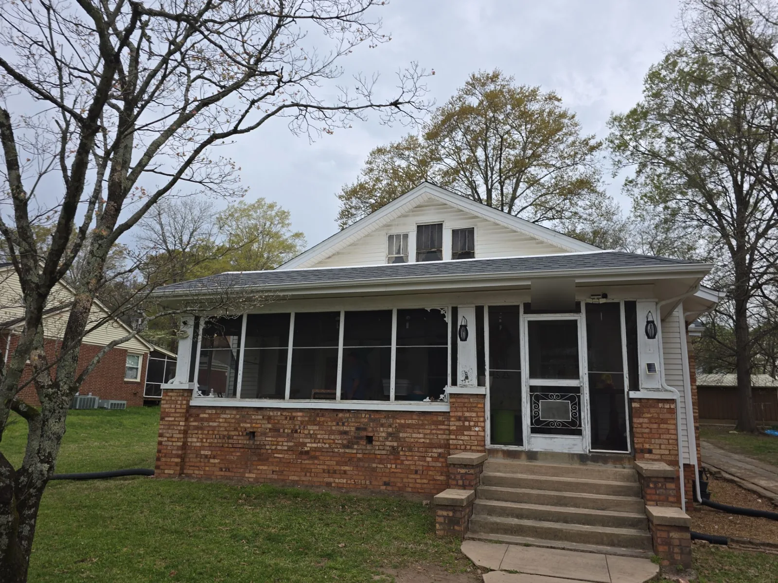 Front of the bungalow and its screened porch in Paris, TN with the new gray architectural shingle roof